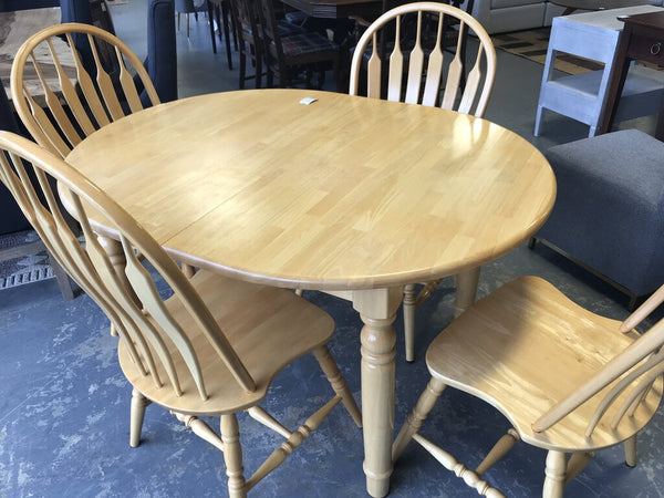 Blonde Oval Dining Table w/ 4 Chairs/ Leaf